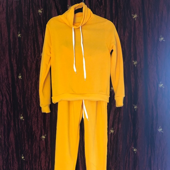 Yellow track suit - Picture 1 of 8